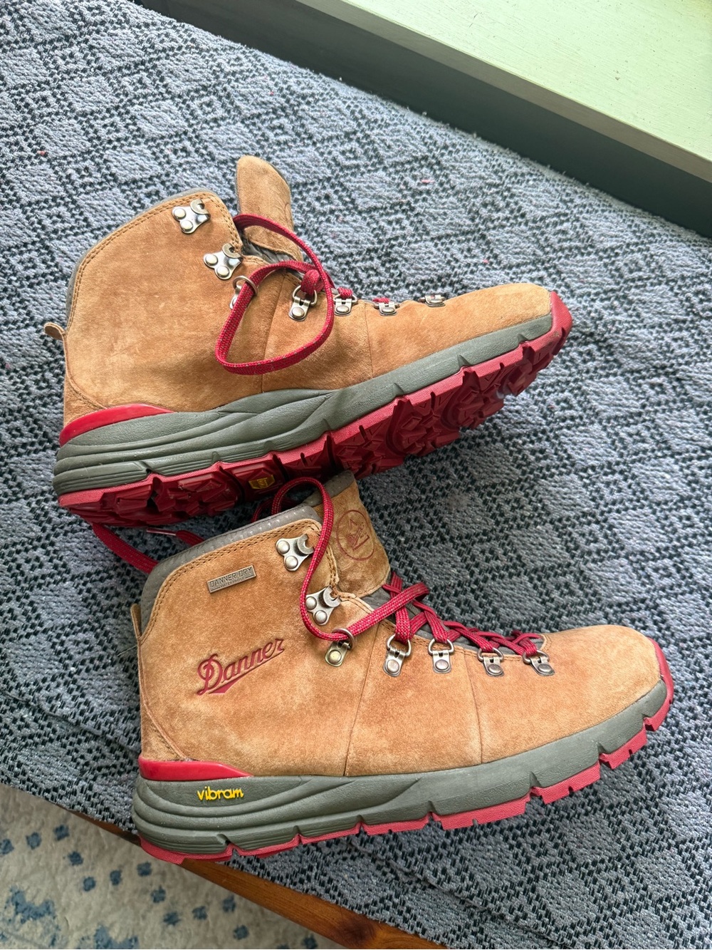 Danner Brown and Red Women's Hiking Shoe Interior Label - Picture 3 of 5